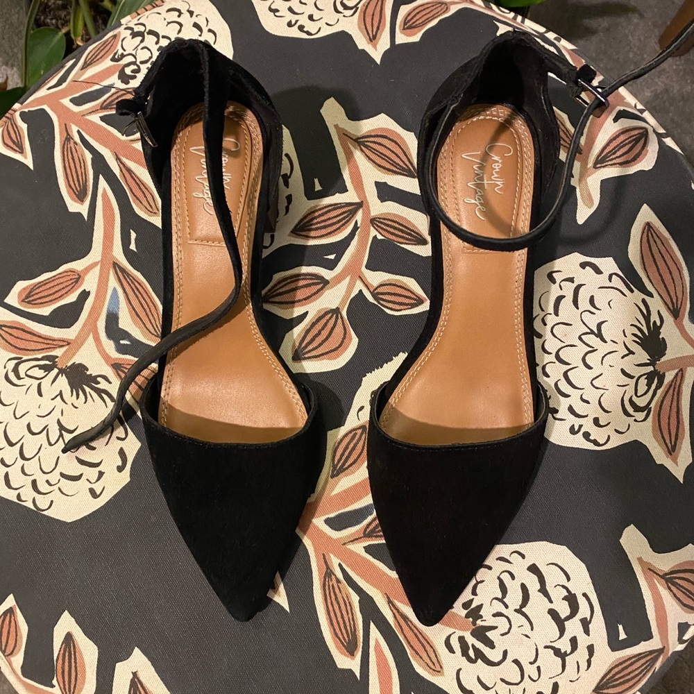 Crown Vintage Women’s Black Suede Ankle Strap Pumps Heels